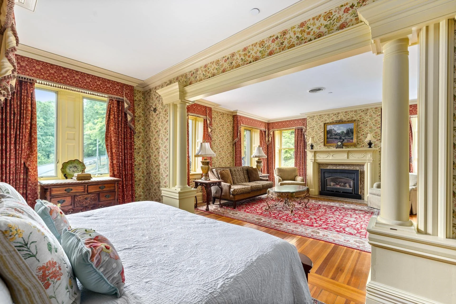 Suite at upscale, luxury inn, Erlowest on Lake George.