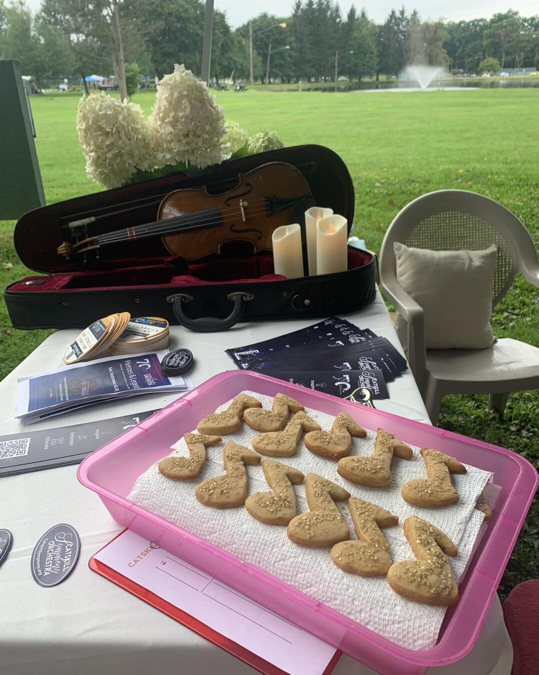 🎶 Swing by the CSO booth at the Grand and Glorious Fall Fair in Neawah Park today! Dive into details of our 70th anniversary season, get the scoop on our Sept 30 concert, and indulge in delectable baked treats, including our unique music note cookie