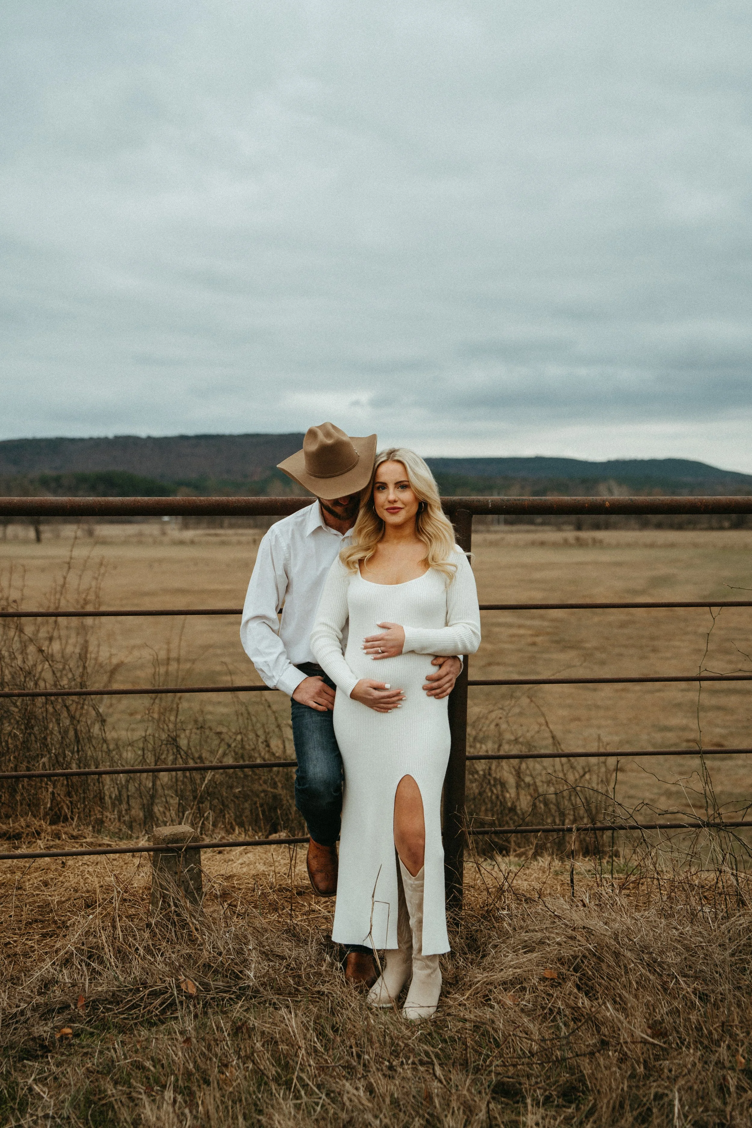 Maternity Baby Announcement Session in Central Arkansas | Leah and Eric