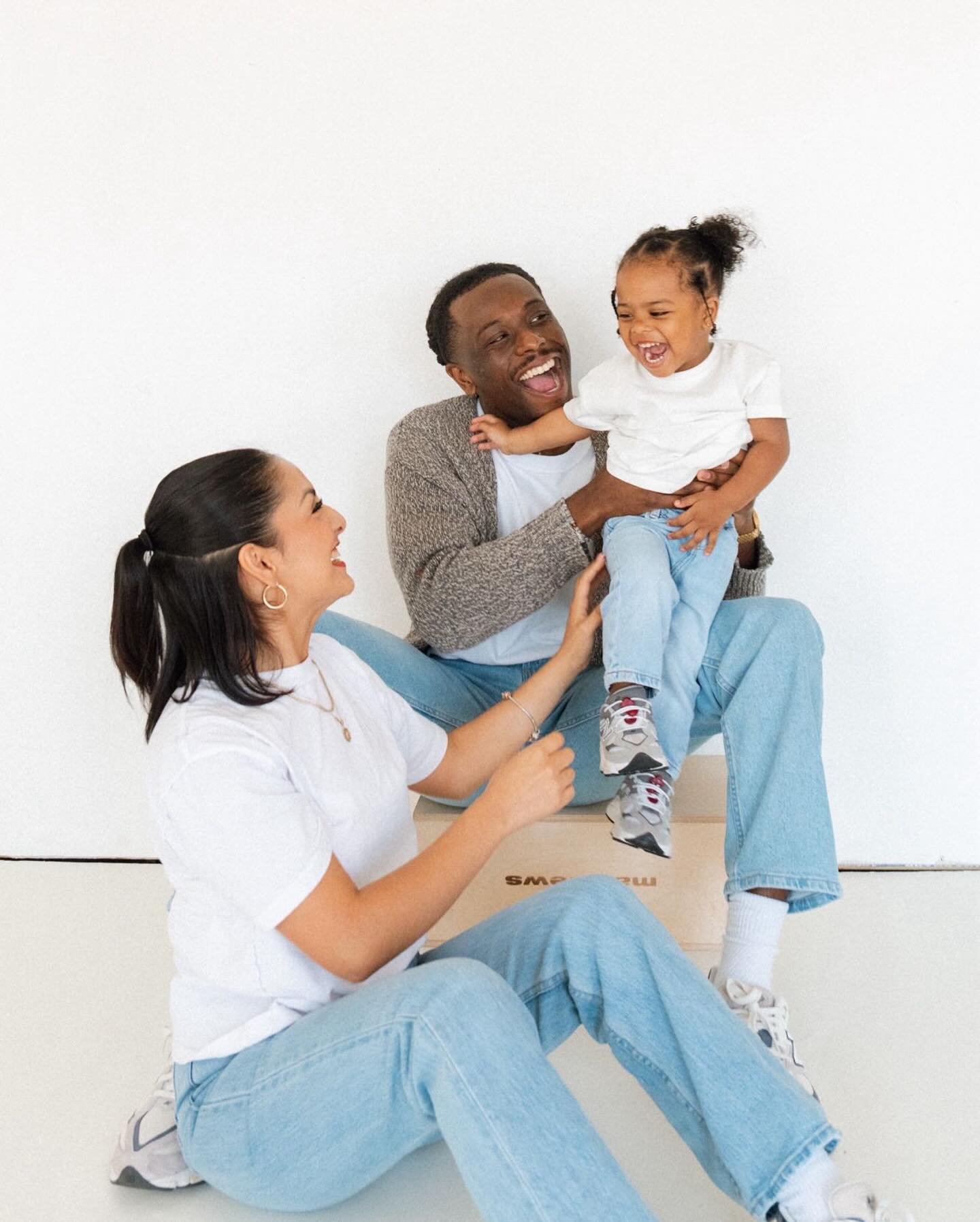 Yall 🥹. Imagine growing up and having these photos of you with your mom and dad forever. I just can&rsquo;t get over this job ever. Family sessions slowly stealing my heart. &hearts;️