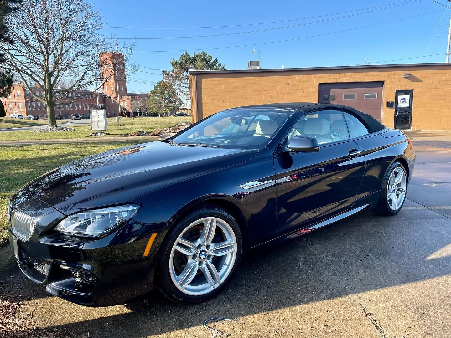 After a fresh paint correction and ceramic coating it&rsquo;s hard to tell this vehicle is 10+ years old🦏

Rhinomobiledetailing.com