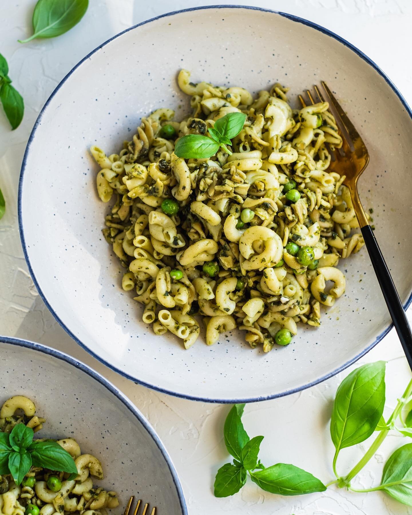 Gluten Free Basil Pesto Pasta from @orangevilleveganmeals 
Yum!! 
.
.
#vegan #vegetarian #veganrecipes #glutenfree #glutenfreerecipes #lunch #mealprep #yummy #foodie #foodphotography #photography #sunny #pesto #basil #herbs #summer #orangeville #oran