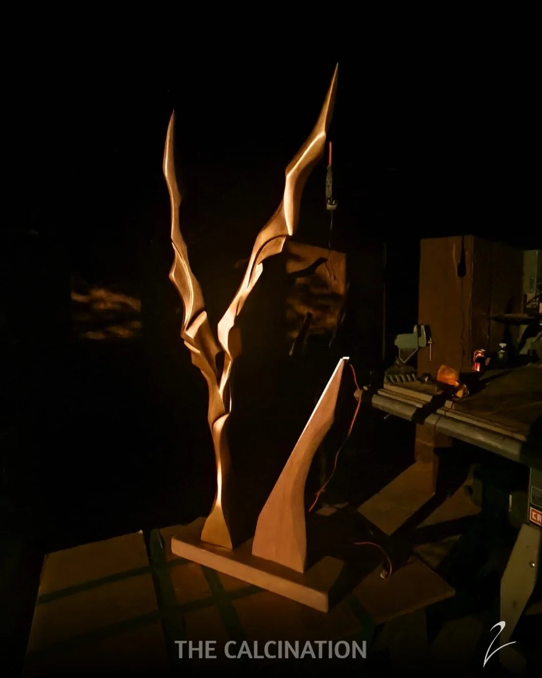 The Calcination rising.
With just a sliver of moonlight, fire takes hold.
Soon the sun will overcome matter.
P.S. A full analog pursuit.
#lightsculpture #photons #philosophy #alchemy #supernatural #montreal #canada #sculpture