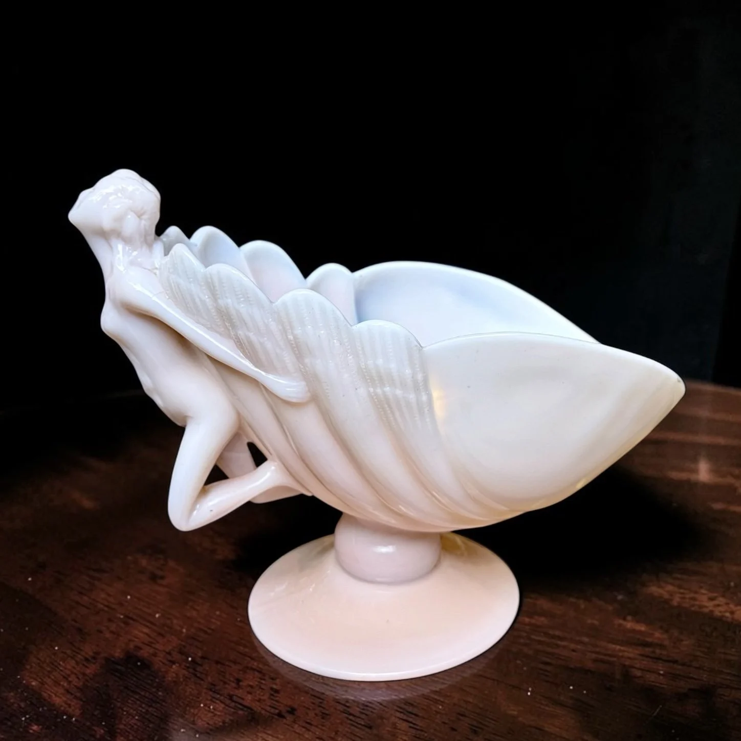 Antique Art Deco Cambridge Glass Crown Tuscan “Flying Lady” Shell Centerpiece, c. 1930s, 9.5 in x 8.5 in x 12.5 in 