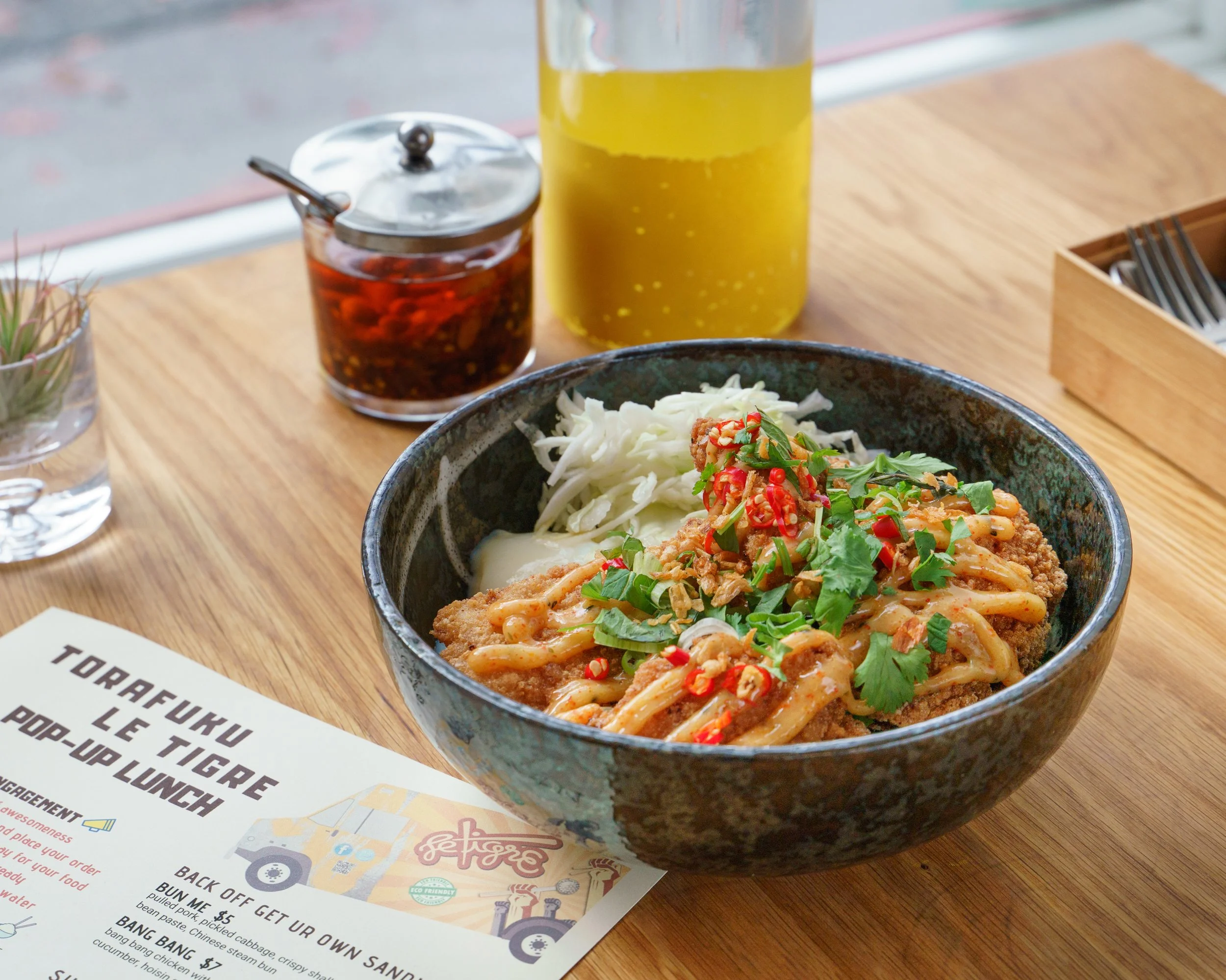 Torafuku-LeTigre_Bowl#2FingerLickinChicken_2880x2304.jpg
