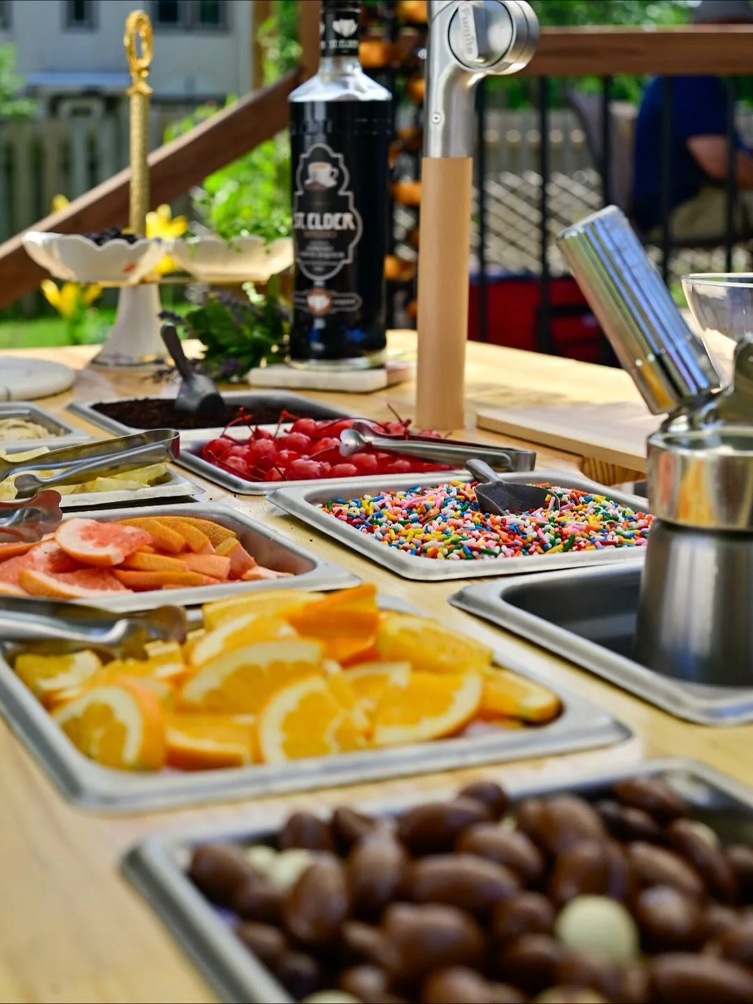 Lil Dipper has a lil cart and can do all sorts of ice cream, boozy floats and affogatos! Photos courtesy of @elegantexposure.gm