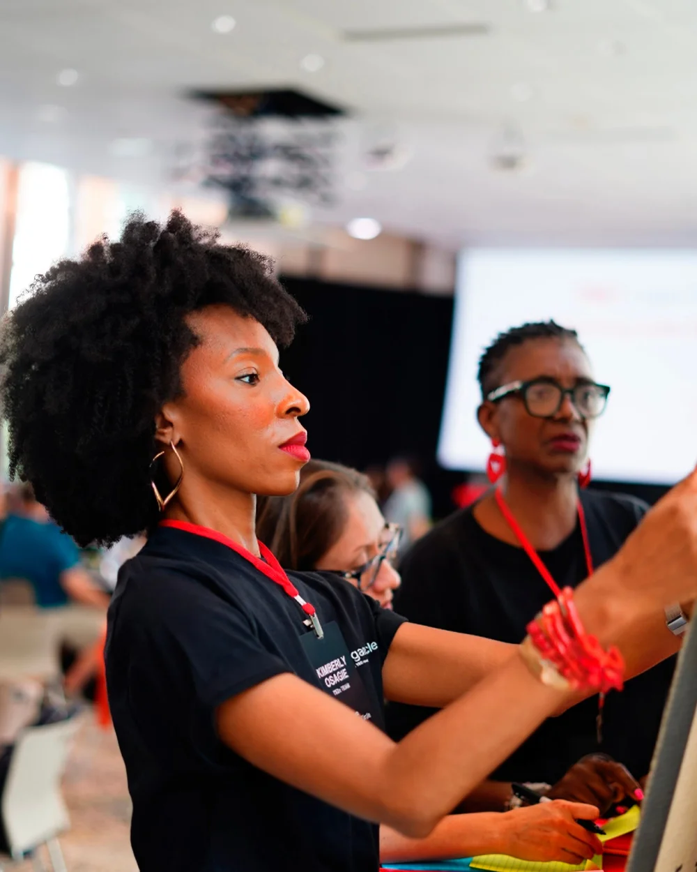 tedx-logan-circle-2025_table-discussion_volunteers.jpg