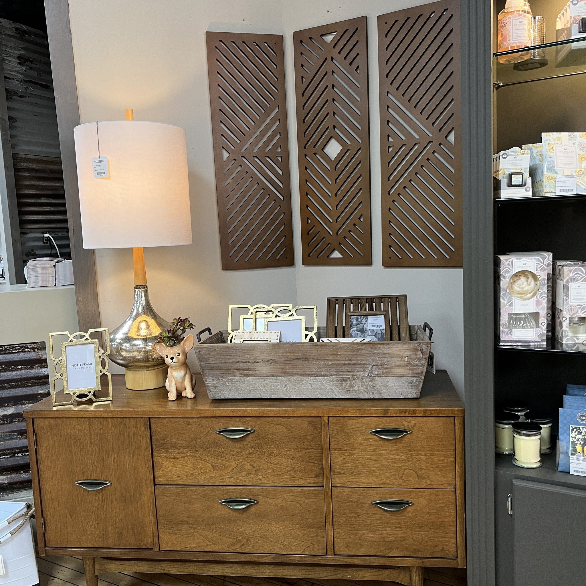 Things are always changing and rearranging in the showroom, and that's how we like it! 
.
.
.
.
.
.
.
#elkhartfurniturestore #elkhartfurniture #homedecor #interiordecor #elkhartgifts #michianasmallbusiness #elkhartcounty #downtownelkhart