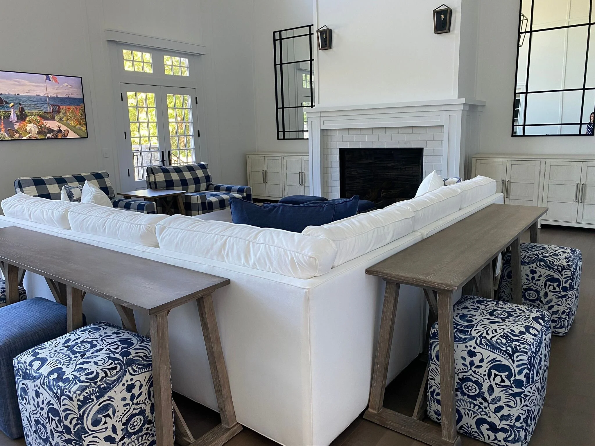 luxurious, white sitting room design