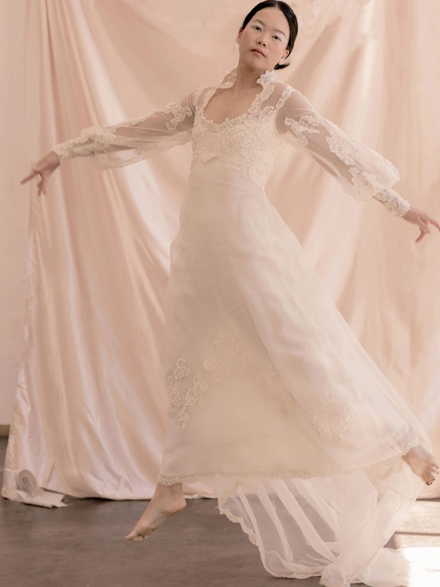 Find your wings and fly. It's all unknown, so why not take a chance! 
Booking Fine Art Boudoir, Portraits, and very limited select weddings.

Makeup/Hair: @makeupbyemilyclaire 
Human: @pizzawithcatsup
Studio: @beastdaylightstudio 

#etherealbridal #b