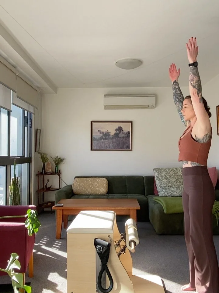 Sunny Wunda Chair moves ☀️
If you ever wanted your arse handed to you by a chair, then welcome to the Wunda Chair. Small, mighty and basically just wants to throw you off any chance it gets. See death wobbles slide 5 😂
That aside, it also gives you 