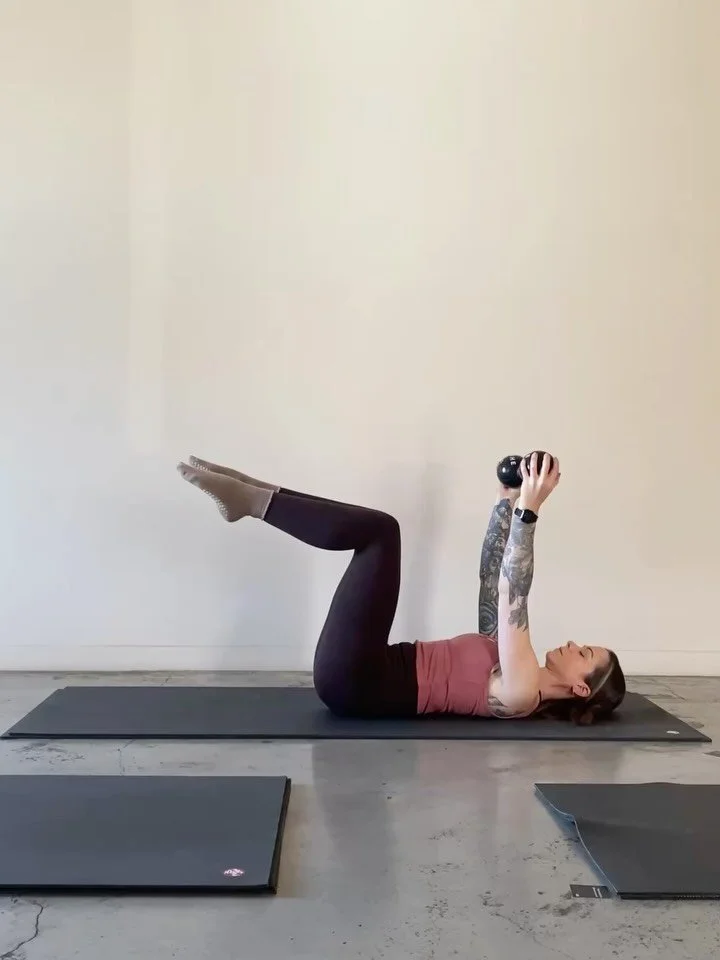 A few little moves we will be playing with tomorrow in Pilates Mat @good_vibes_yoga using the weighted balls by  @baheyoga 

They honestly kinda kicked my arse today. 🙈
Moves are sped up X 2 as I move like a snail.

Supine bird dog (started with Sca