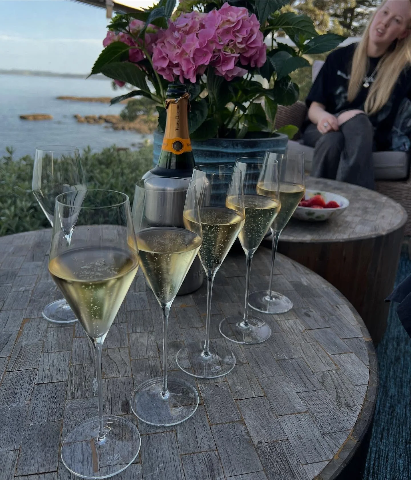 The celebration of course required a wee glass of bubbles 🥂🍾#angelsofclay #thematakanaseries #nzcrimefiction #bestseller #madeleineeskedahl