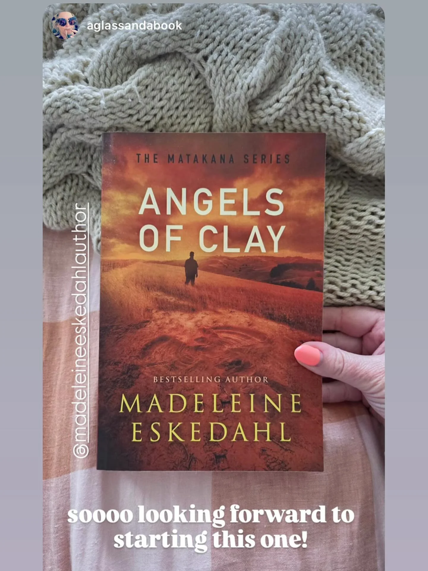 Repost @aglassandabook 🥰. Happy reading !!!
#angelsofclay #thematakanaseries #nzcrimefiction #madeleineeskedahl #bestseller #bookstagram