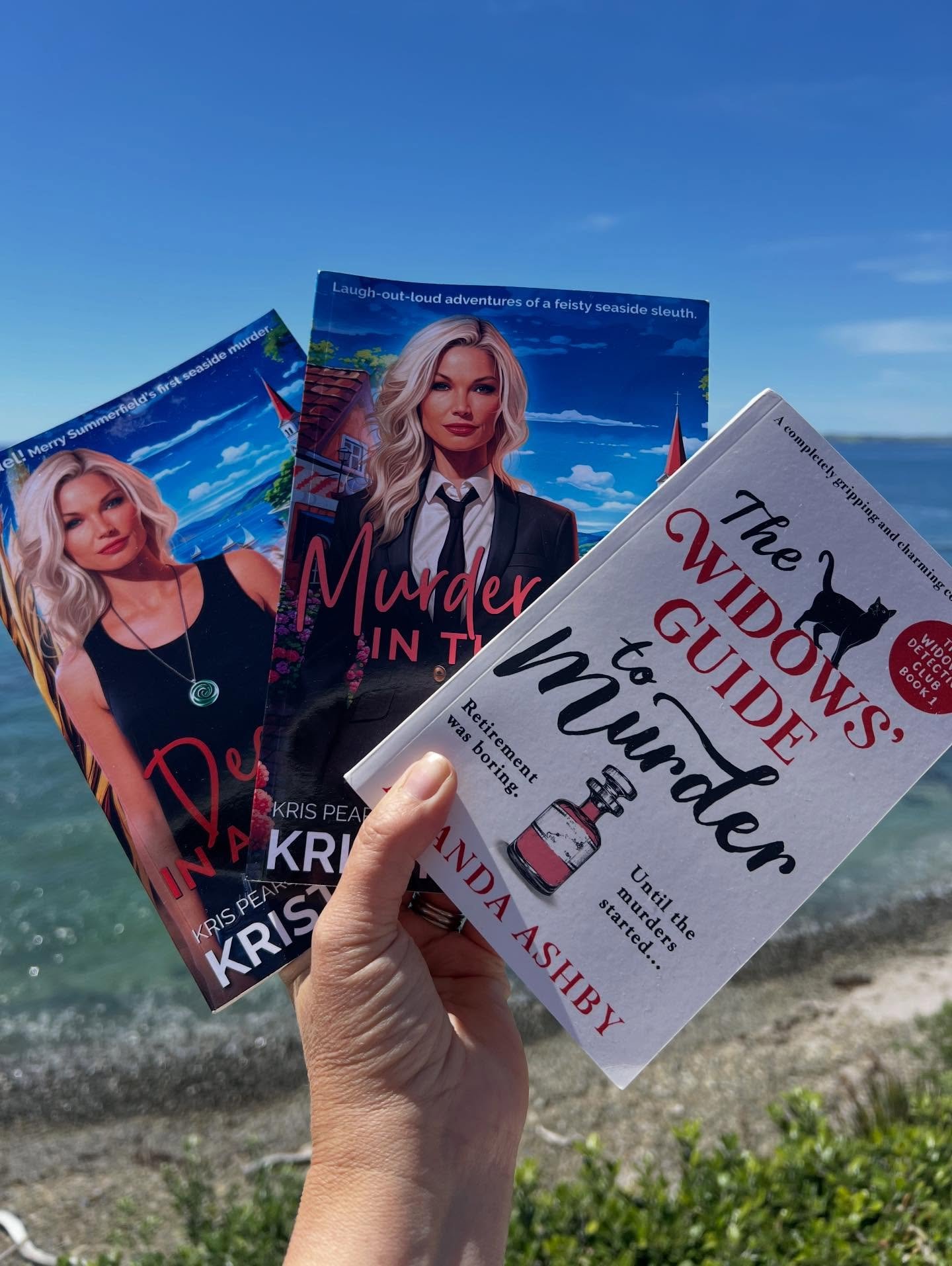 The @global_girls_bookclub Secret Santa has also arrived 🎄🎄🎄