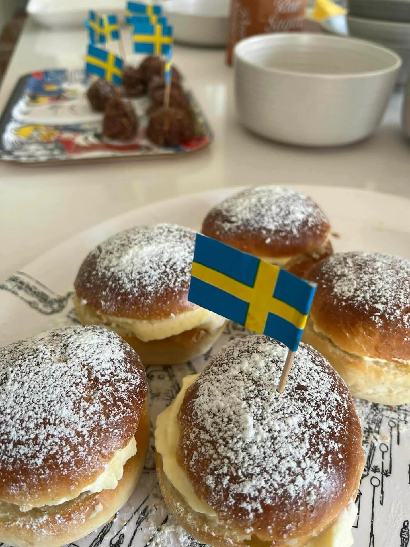 What a lovely afternoon with these amazing women 🥰🇸🇪🇸🇪🇸🇪