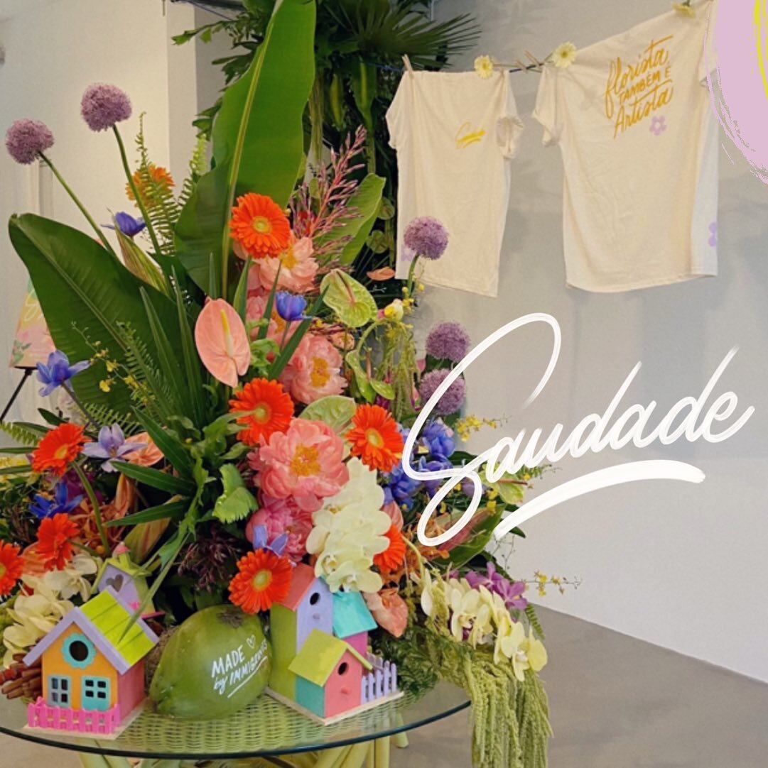 Saudade | Floral Art Exhibit 🦜🌺🌴 
Last friday was incredible! This was not only a display of some day work, but the result of YEARS of sacrifice, love, perseverance! When Marcela invited me to collaborate with her, i couldn&rsquo;t believe it! 2 i