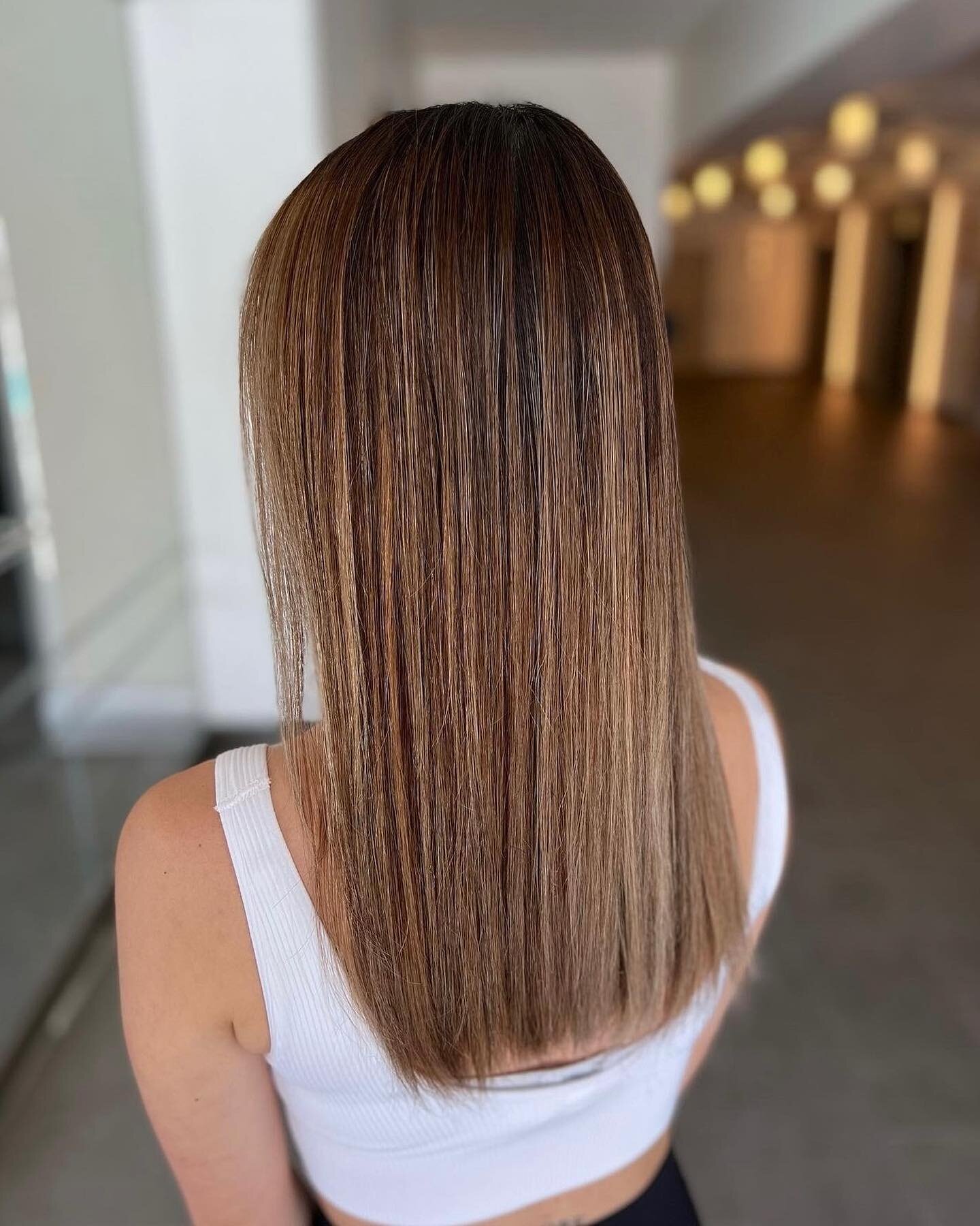 Box dye coverup 👏🏻 &bull; @staceythehairapist 
&bull;
&bull;
TAG @dadahawaii in your photos ⚡️

#colorcorrection #summerhair #luxurysalon #boxdyecorrection #modernsalon #americansalon #hawaiisalon #dadasalon #dadahawaii #behindthechair #licensedtoc