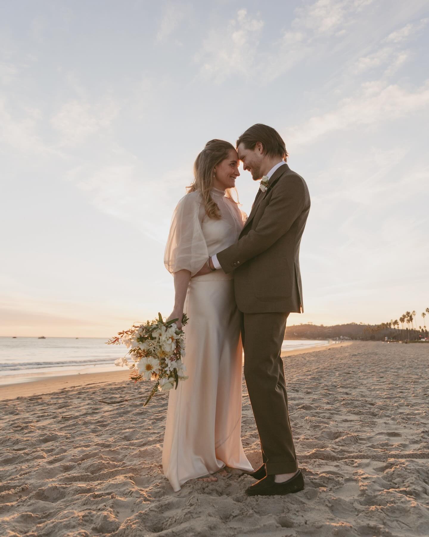 Heading back to the beach this weekend for B + D&rsquo;s wedding has us reminiscing on the sweetest sunset session 

Photography @michellelanning_photo 
Florals @ellaandlouieflowers 
Catering @barbareno_sb @satellitesb 
Drinks @satellitesb 
Tunes @va