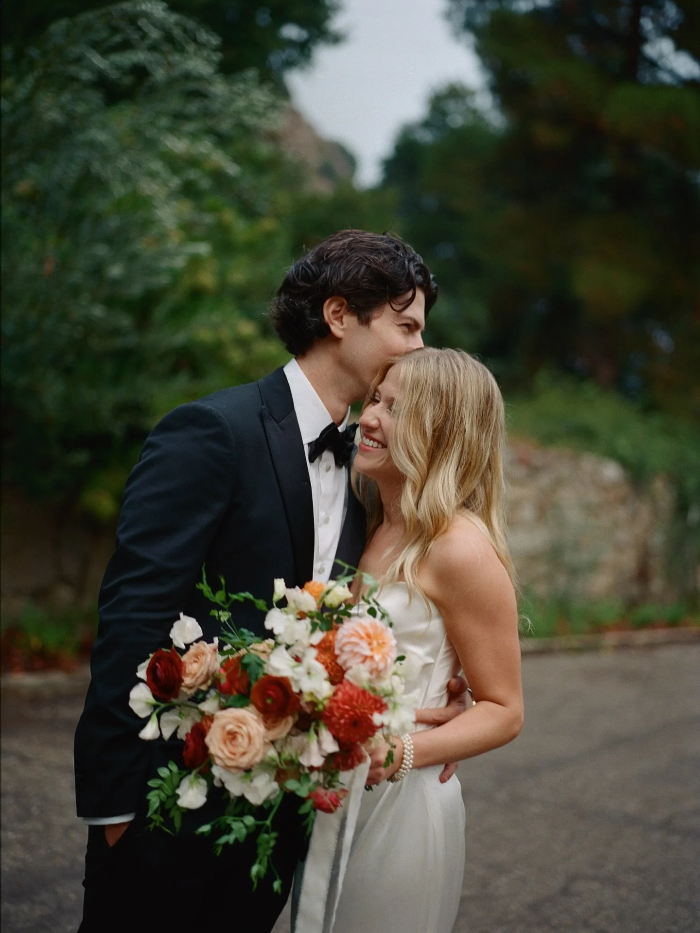 Hannah + Eric on film 🥀 

#ojaiwedding #thacherhouse #ojaicalifornia #weddingdesigner #floraldesigns #ojaivalley #californiaeventplanner