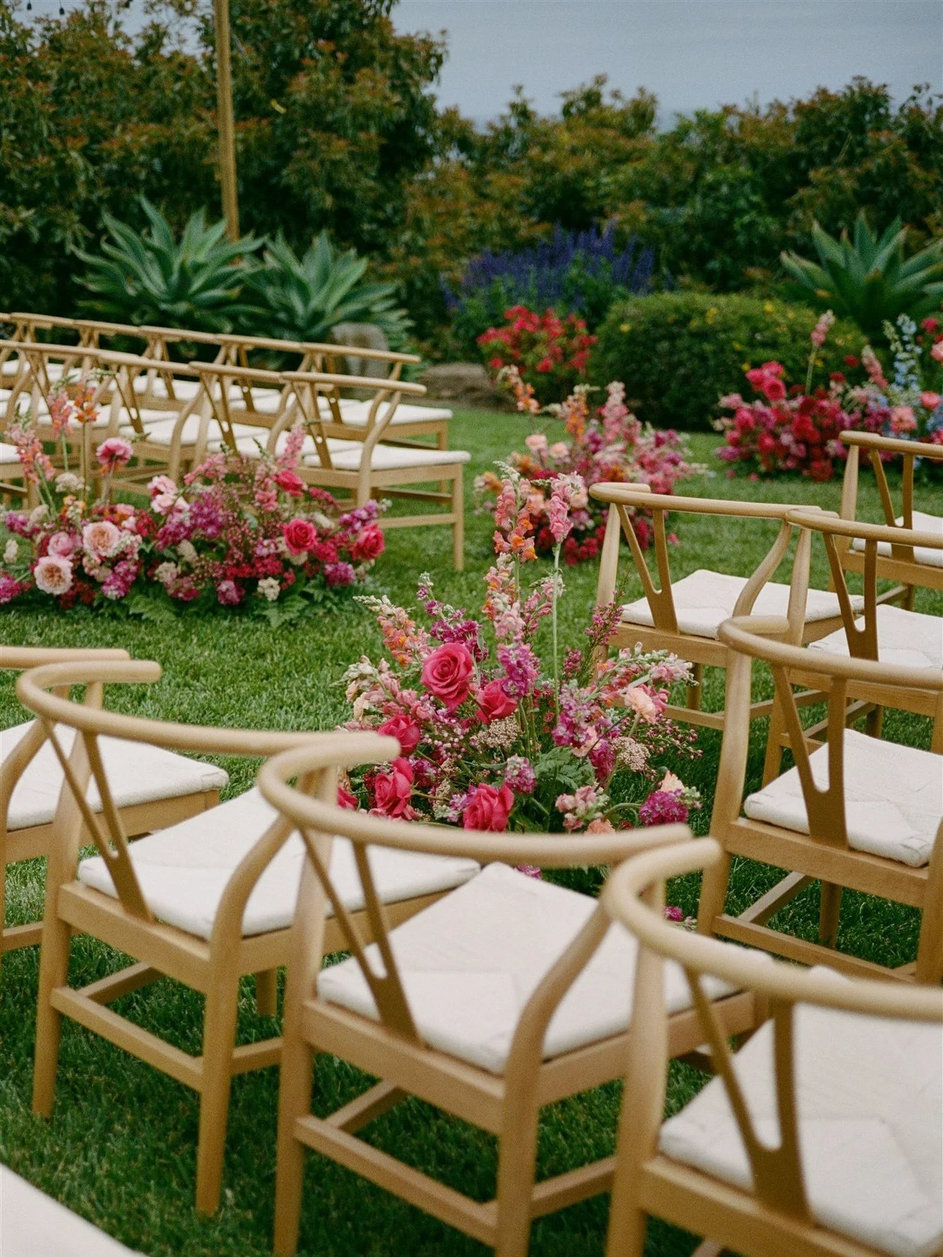 Brightening up your feed on this rainy Monday 🌸🌷 Ceremony details that instantly spark joy! 

#floralinspo #ceremonyflowers #aislearrangement #downtheaisle #weddingceremonies #weddingflorals #colorfulwedding #boldflorals