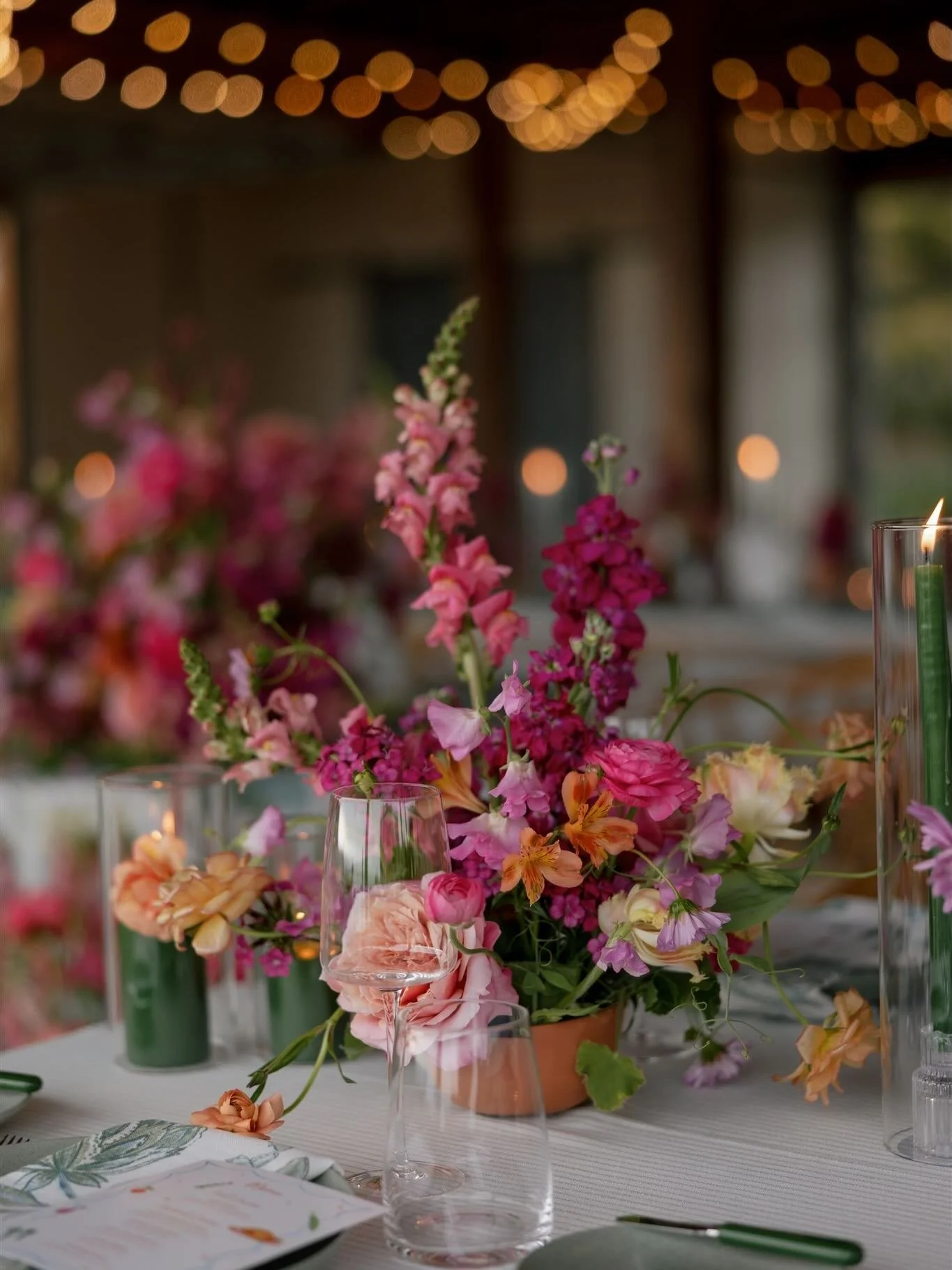 A reception as vibrant as our color palette 💗

#weddingdesign #tablescape #boldcolors #floralinspo #weddingfloraldesign