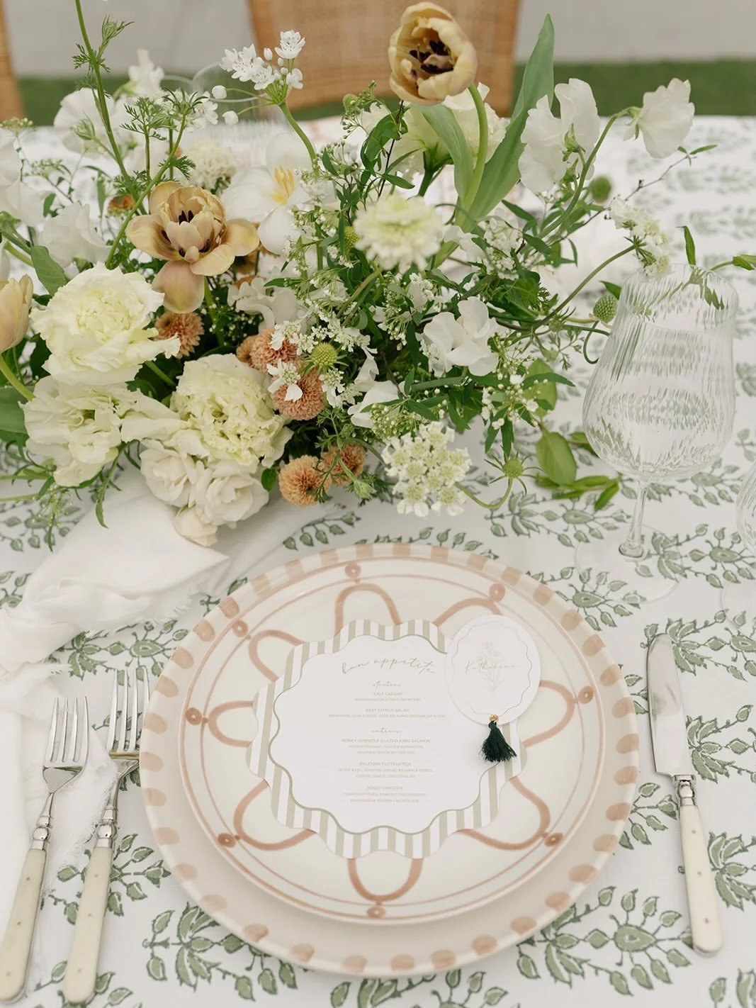 Springtime details for this sweet baby shower 🌷

@wild_heart_events 
@layeredvintage 
@catherinemarietaylor.co 

#babyshower #tablescape #springtablescape #springdecor #eventdesigner