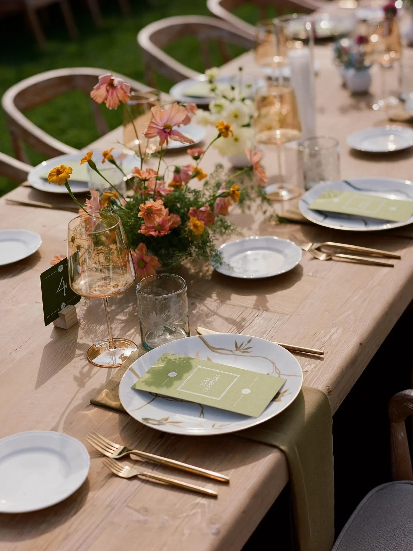 Back at one of our favorite private estates this weekend! Reminiscing on this perfect summer evening for V + N ✨🌊

#weddingdesign #gardenparty #oceanviewwedding #eventdesigner #destinationwedding