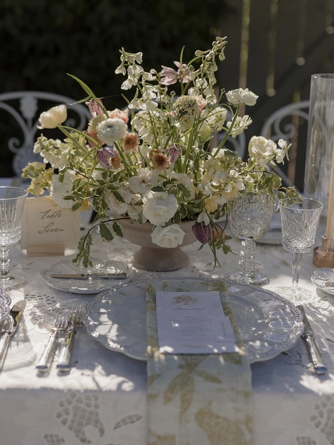 Tablescape close-ups from our design on a gorgeous day in Ojai. So excited to be headed back up into the hills today for another wedding in this beautiful valley 🌸

#laprovence #ojaiwedding #weddingdesign #europeanwedding #tablescapestyling