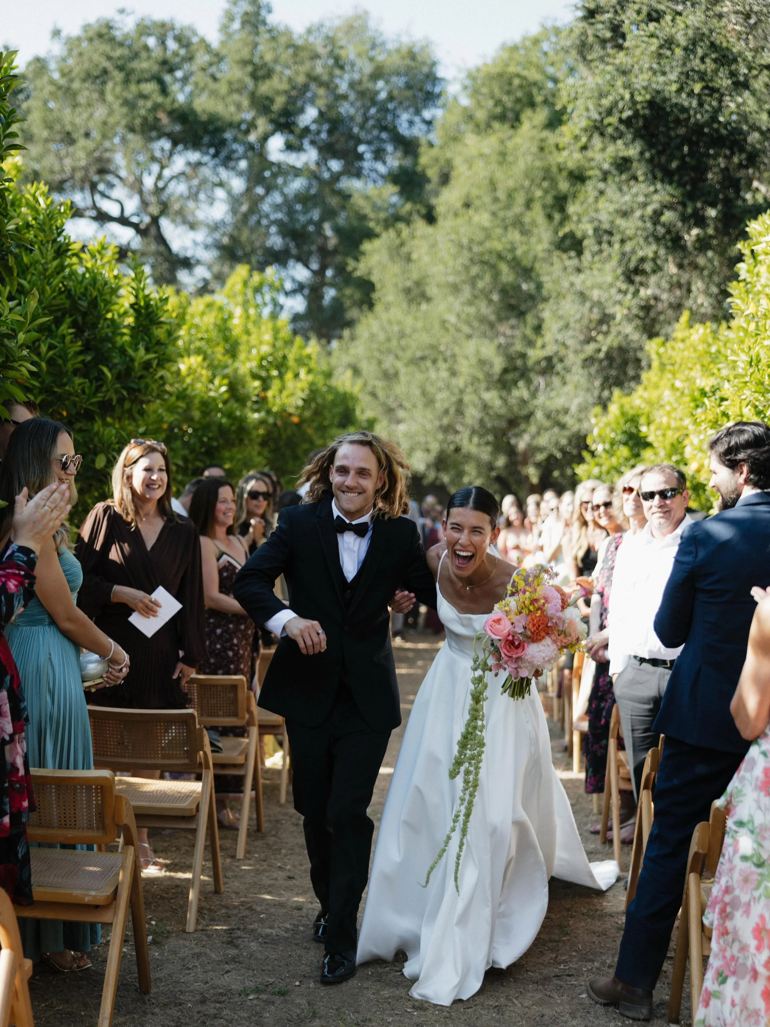 Sneaks from this past weekend with our girl Mel and her husband Colby at Frog River Ranch our favorite little backyard Ojai pixie orchard! 🍊✨🌸

#ojaiwedding #weddingdesigner #ojaipixies #orchardwedding #ojaiweddingplanner