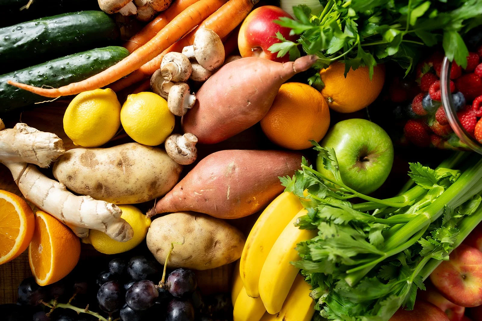 Photo of fresh fruits and vegetables for Sol Food, online nutrition course at Sol Fitness in Lexington, KY