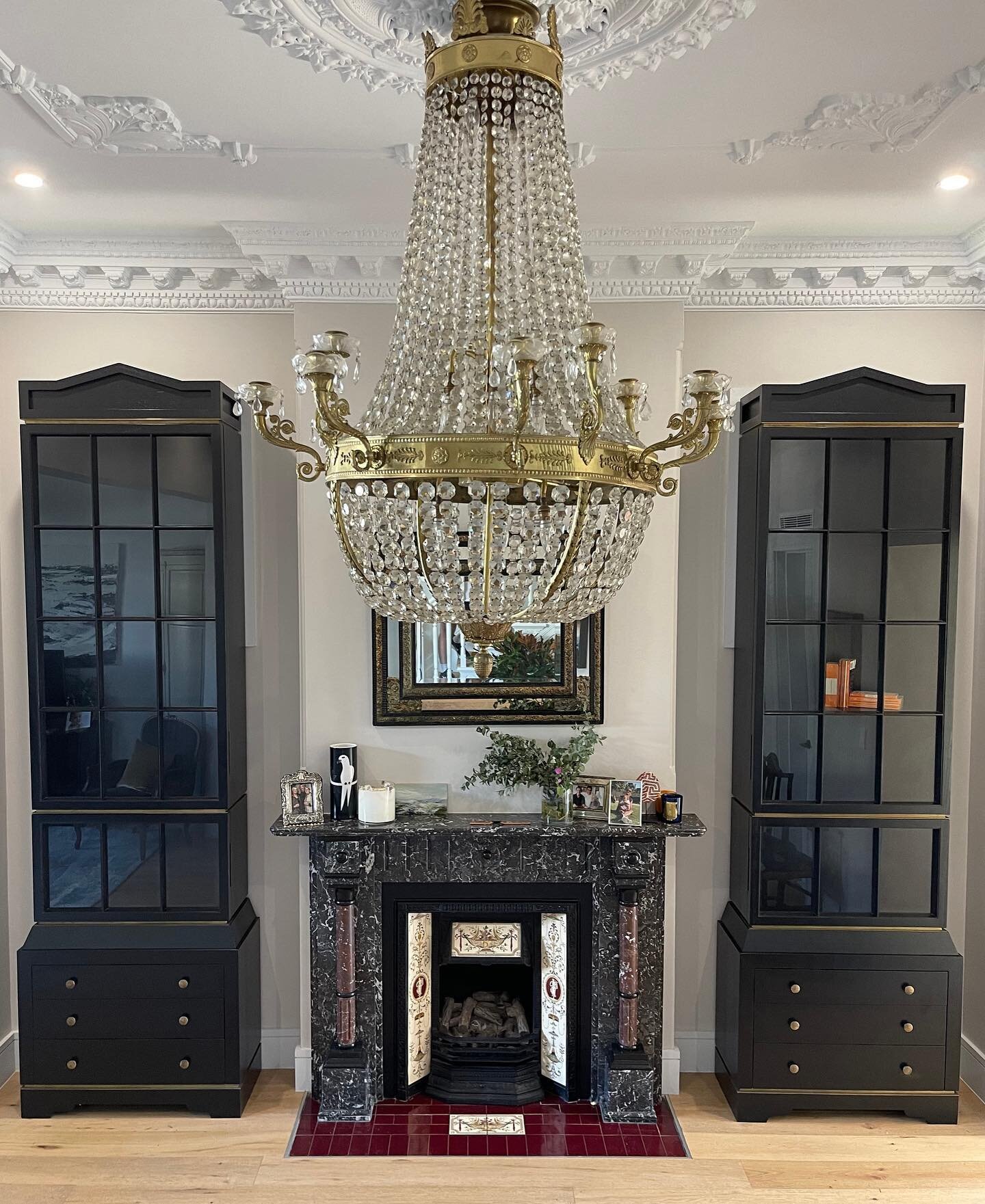 A pair of Oxford bookcases, recently delivered to this spectacular Bondi home that perfectly complimented the grandeur of these pieces. Designed and commissioned by @jamessalmondfurniture. 

#trustthemovement
#paradoxmovement