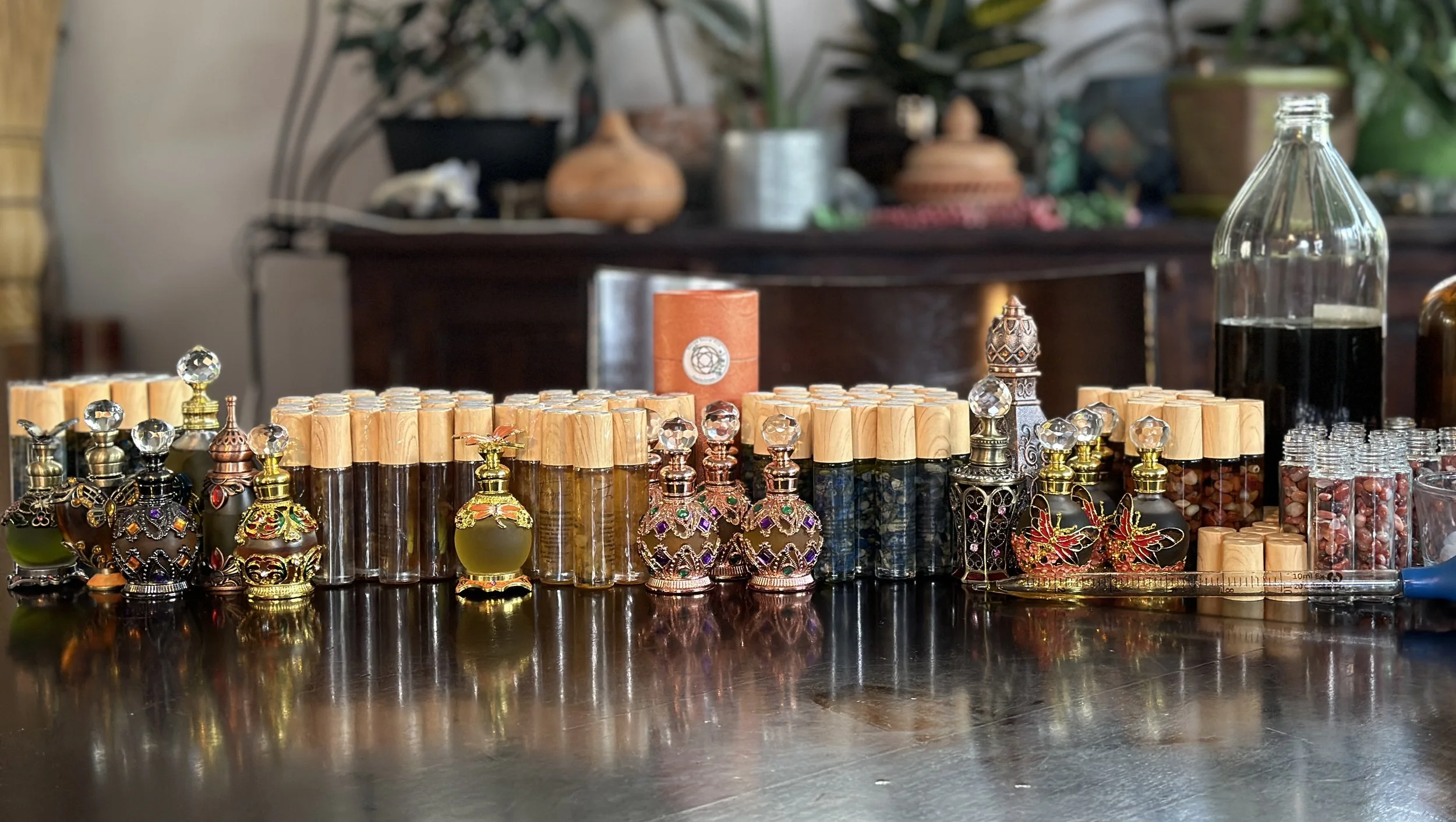 Why Choose Organic Essential Oil Perfumes Over Conventional Fragrances?