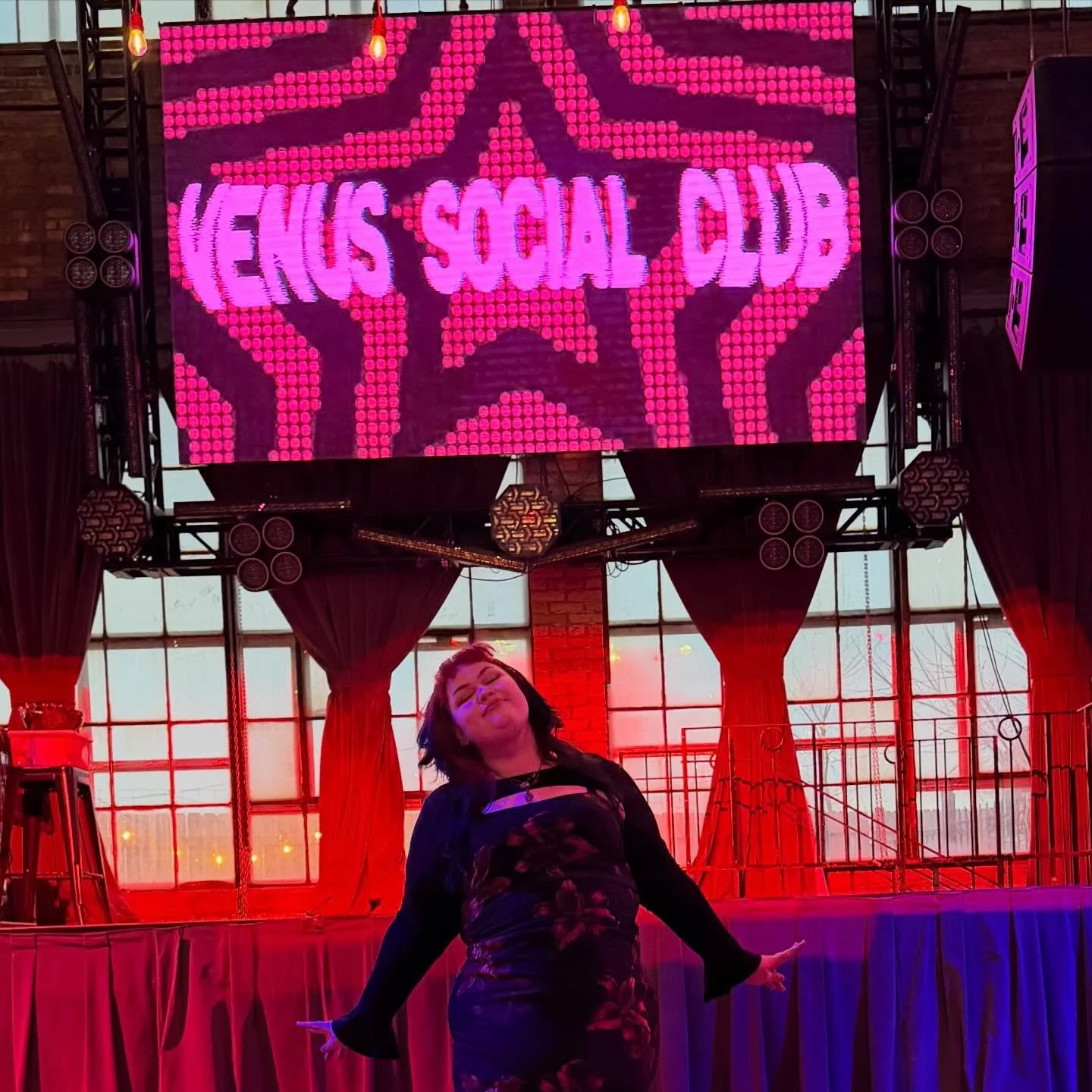 @cooperagemke @thevenussocialclub2 I hope you&rsquo;re ready to get read to filth by your favorite art witch&hellip;. $20 aura paintings all night 💕✨🐝🦇