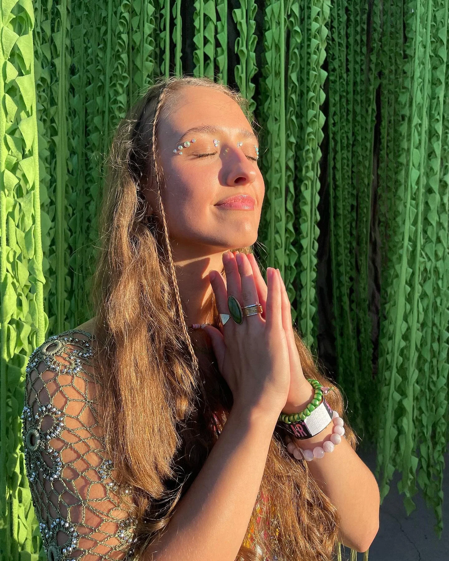 This weekend at Desert Hearts LA taught me that if you&rsquo;re ever feeling blue, wear green 💚

Play heart chakra frequencies 639 Hz

Wander slowly barefoot in the grass

Drink matcha lattes and green smoothies and eat living green foods full of pr