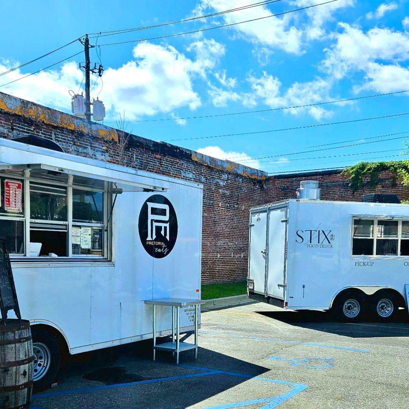 Fourth Saturday Market is starting in one hour &amp; the food trucks are here! Welcome @stixsylvesterga &amp; @foodiepopsga ! Head to @downtownalbanygeorgia to eat, drink and shop local! With live music from @sundownermotel from 1-5 and Electric Junk