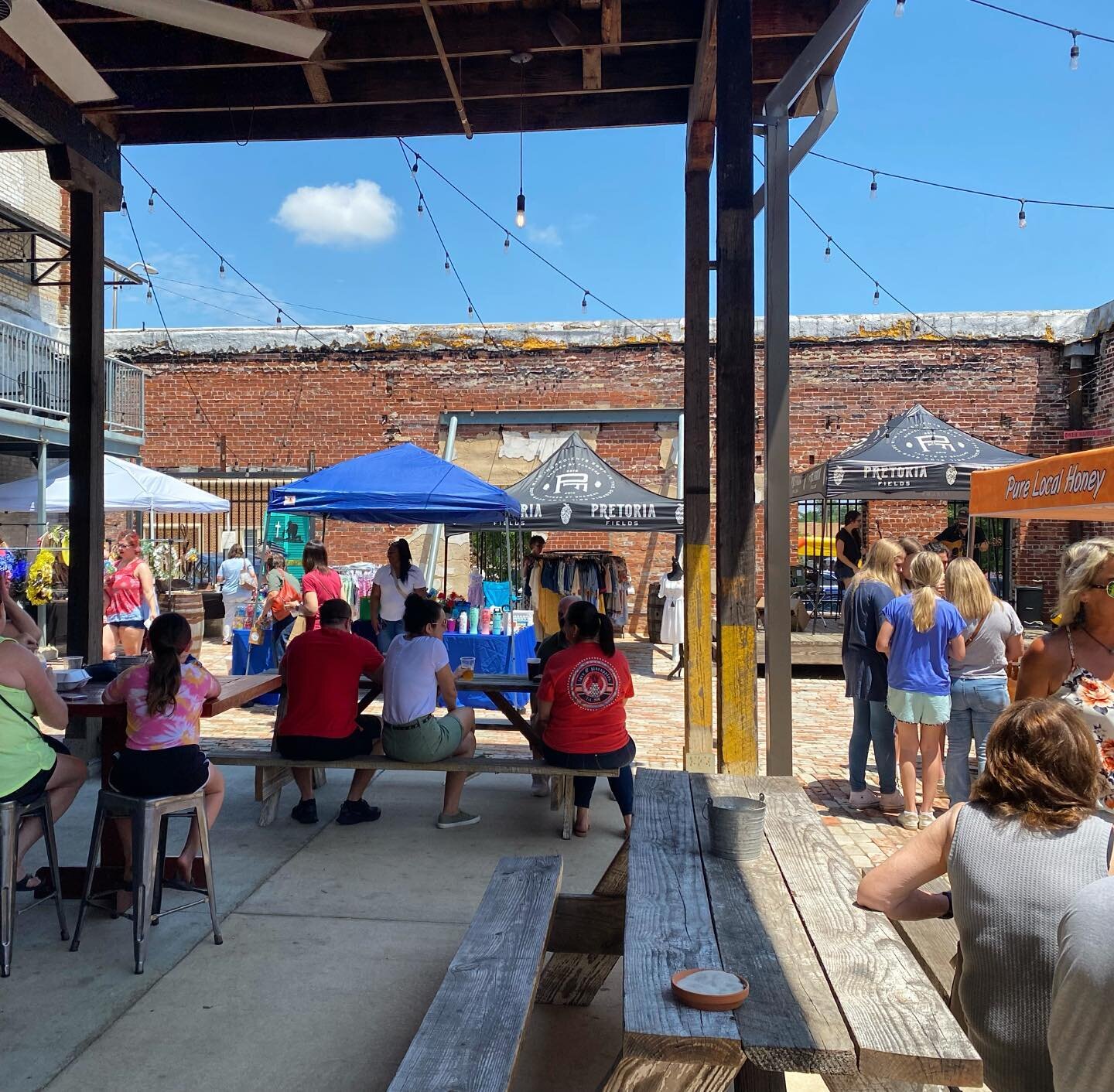 Skies are blue, @sundownermotel is on stage &amp; beer is flowin&rsquo;, it&rsquo;s a beautiful day at the brewery 🍻 Our annual Mother&rsquo;s Day Market is going on now, there&rsquo;s so much to see. Come explore local farmers, artists, creators &a