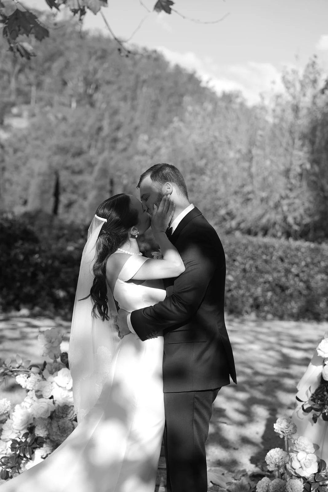 ceremony-kiss-hunter-valley-wedding.jpg