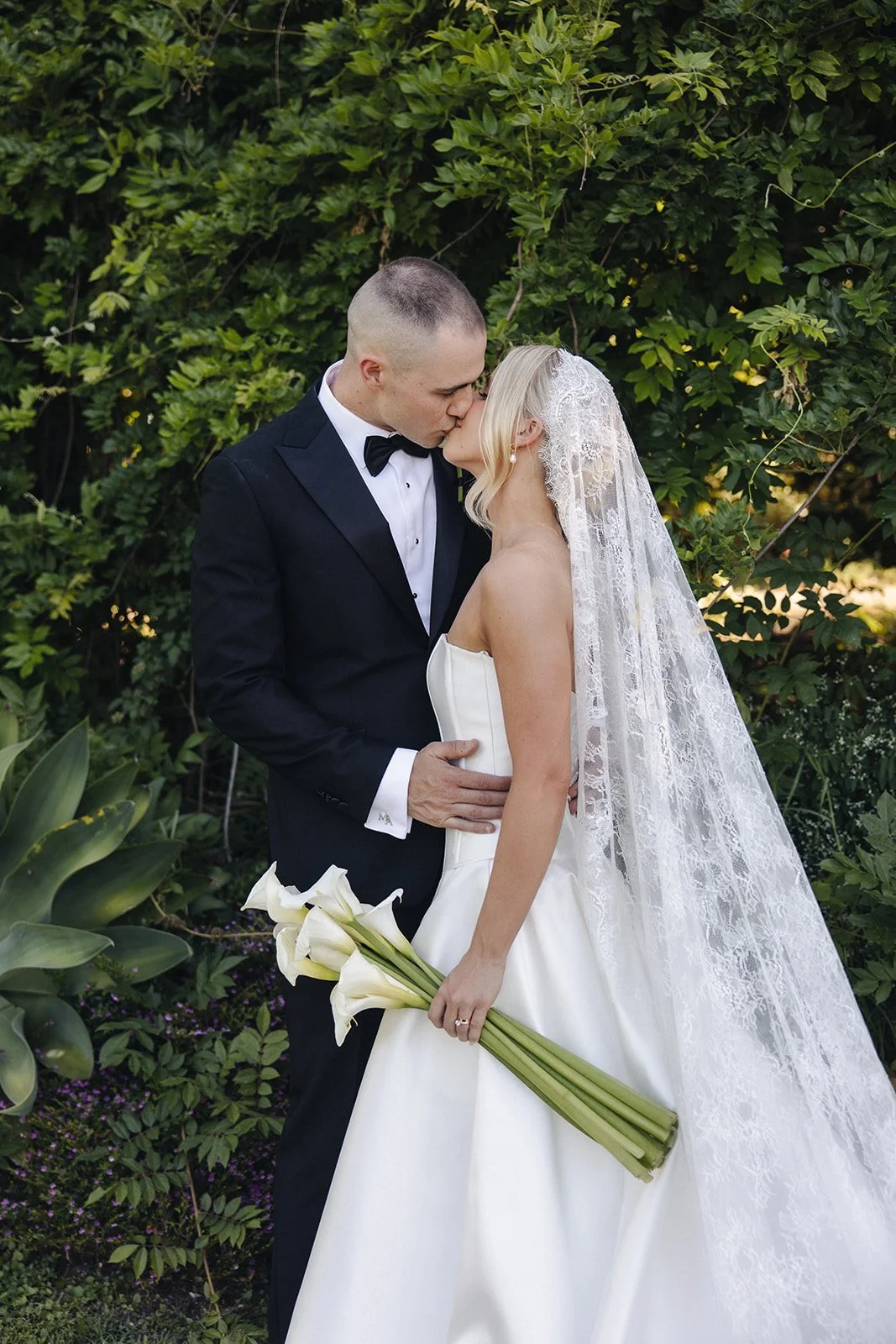 Couple kissing during their wedding ceremony in the Hunter Valley