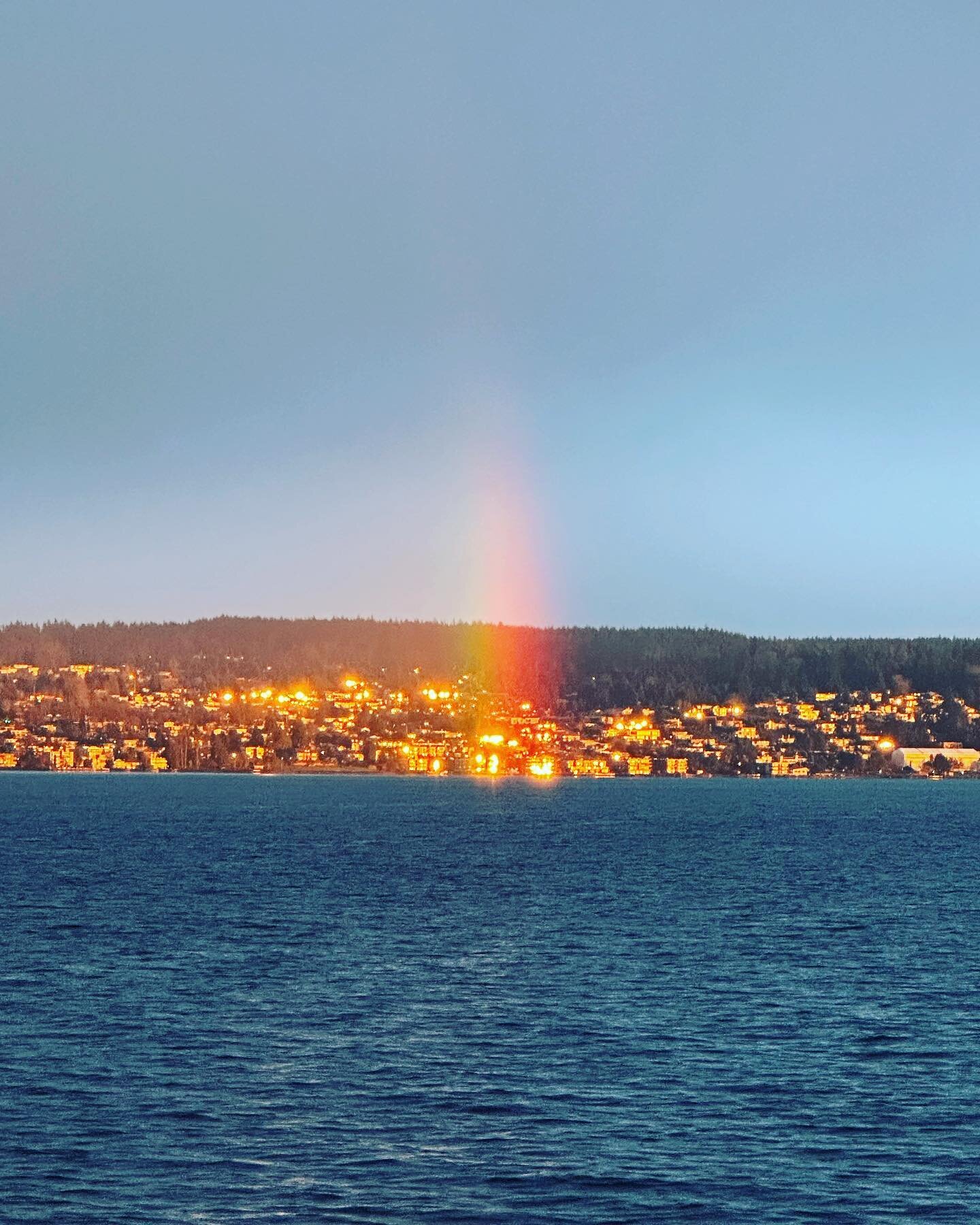 🌈 🌈 Feeling the dull grey of a long winter? Come in for a tune up in the office and get back to your full-spectrum shine ✨ The color therapy in our infrared sauna should do the trick, but pair it with a massage or some acupuncture for that 4k boost