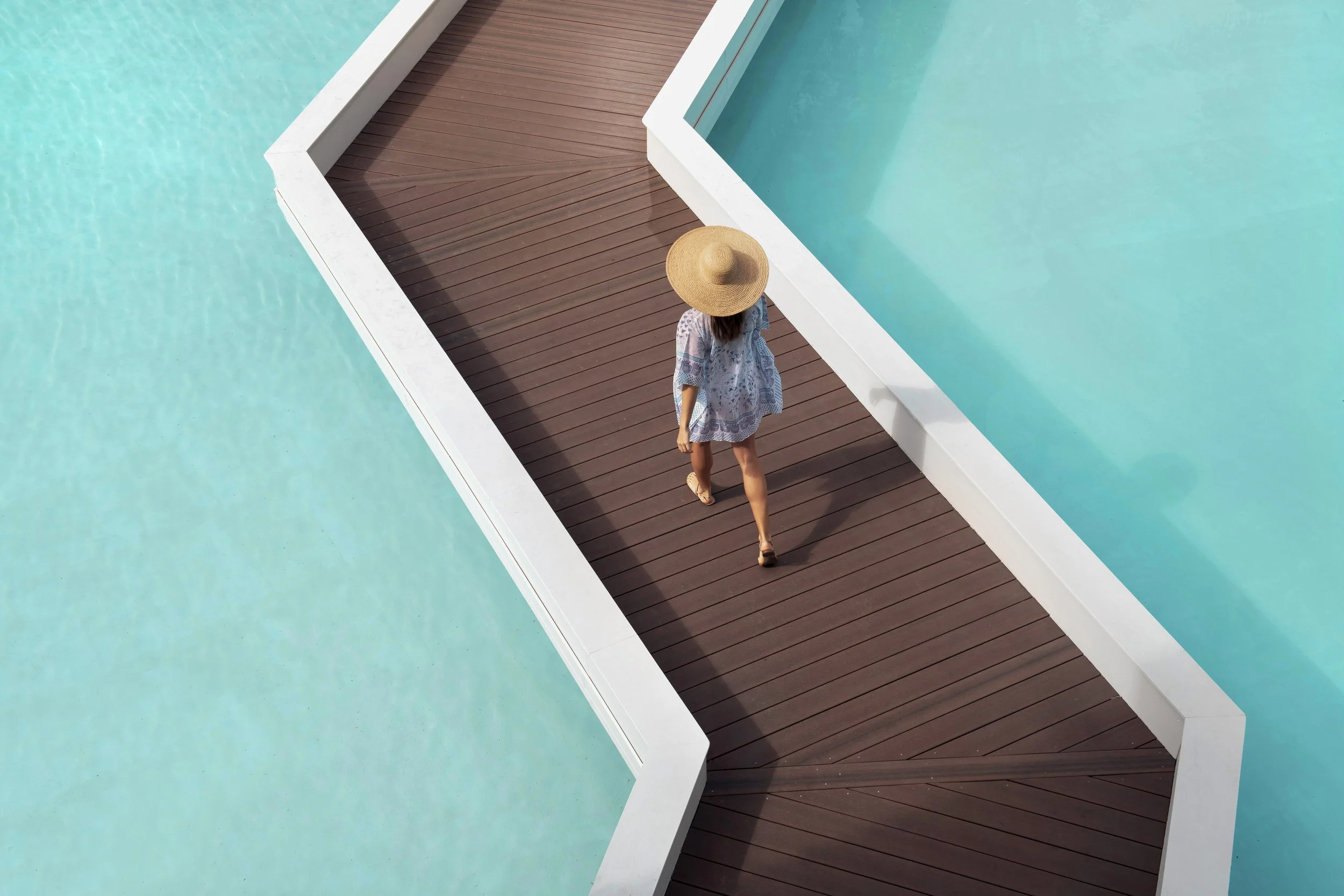 SHE_CNSSI-outdoor-lifestyle-walkway.jpg