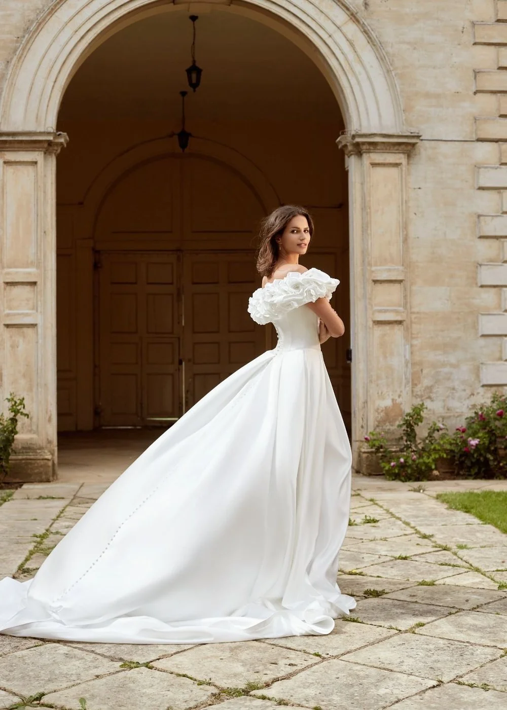 Glamorous UK 14 | Was £2436 | Now £799