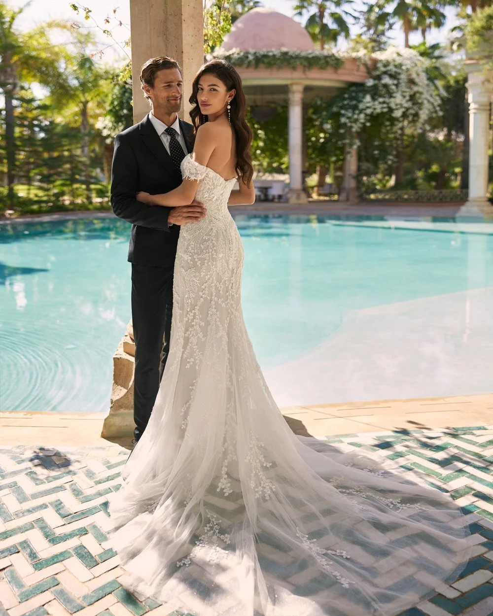 Amelia UK 12 | Was £1680 | Now £499