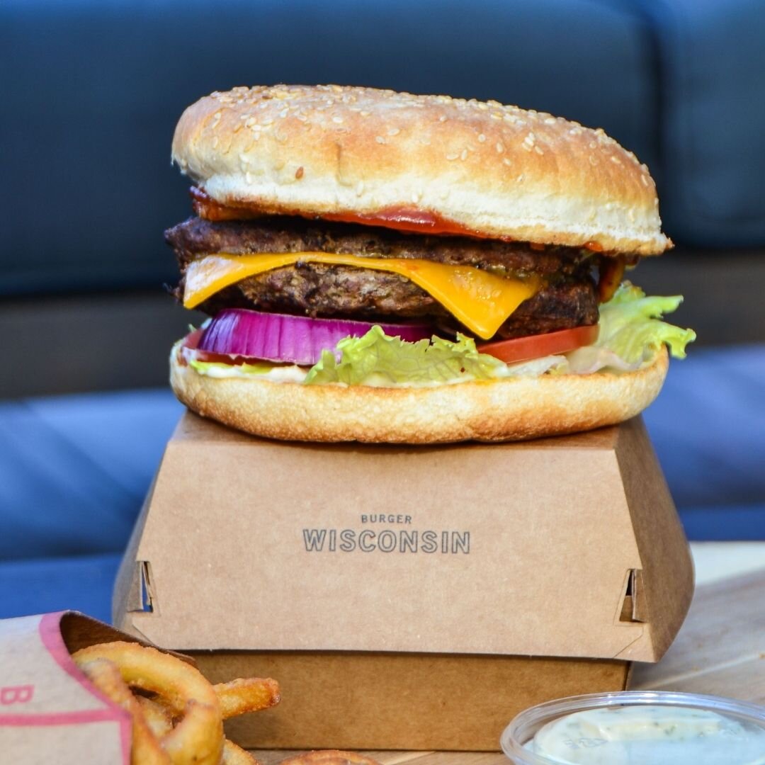 Burgers so big they hardly fit in the box! 

#fullmonty #gourmetburgers