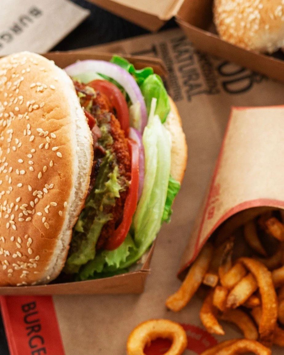 The legendary Cabbie is only $12 for Chook Tuesday today 🍗
Crumbed chicken, bacon, avocado, mayo, salad, and relish on a sesame seed bun.