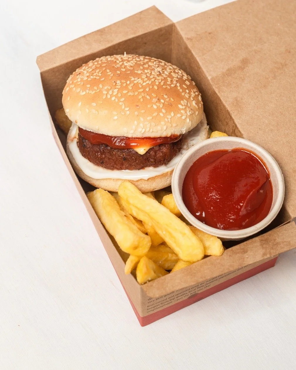 It's the crowd fave junior meal for a reason - the kids love it. Score a free Junior Cheeseburger Meal (and all other Junior Meals) when you spend $20. Pop to your local Burger Wisconsin or via the promotions tab when ordering online. 🍔 🍟

Offer va