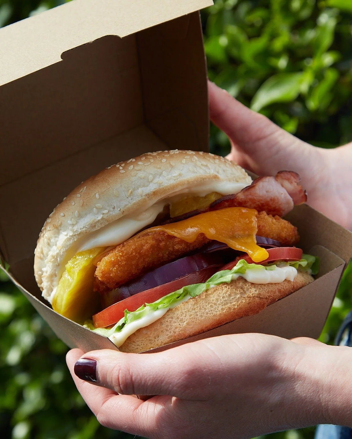 Is this winter weather getting you down? Insert tropical vibes with a BW Big Island. Crumbed chicken, bacon, pineapple rings, cheddar, mayo, and salad on a sesame seed bun. 🍍