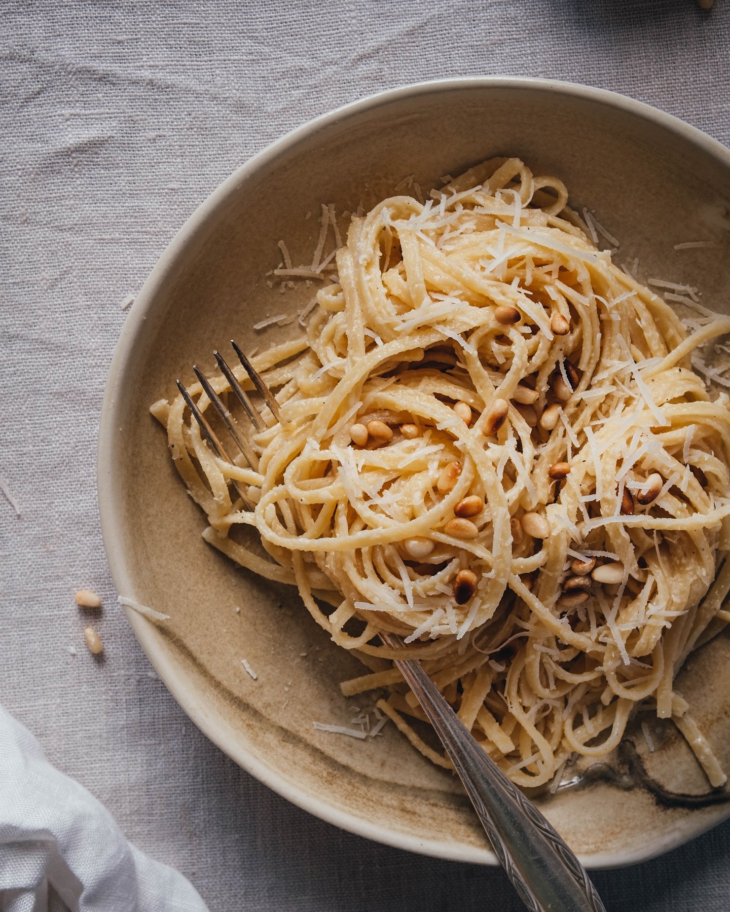 RECETTE QUI SAUVE DE TOUT⎜Les p&acirc;tes au citron 🍋

Dans la liste non exhaustive des choses que j&rsquo;aime: les bonnes p&acirc;tes. Celles qui sont cuisin&eacute;es avec amour et qu&rsquo;on fa&ccedil;onne &agrave; la main, celles qui sont gour
