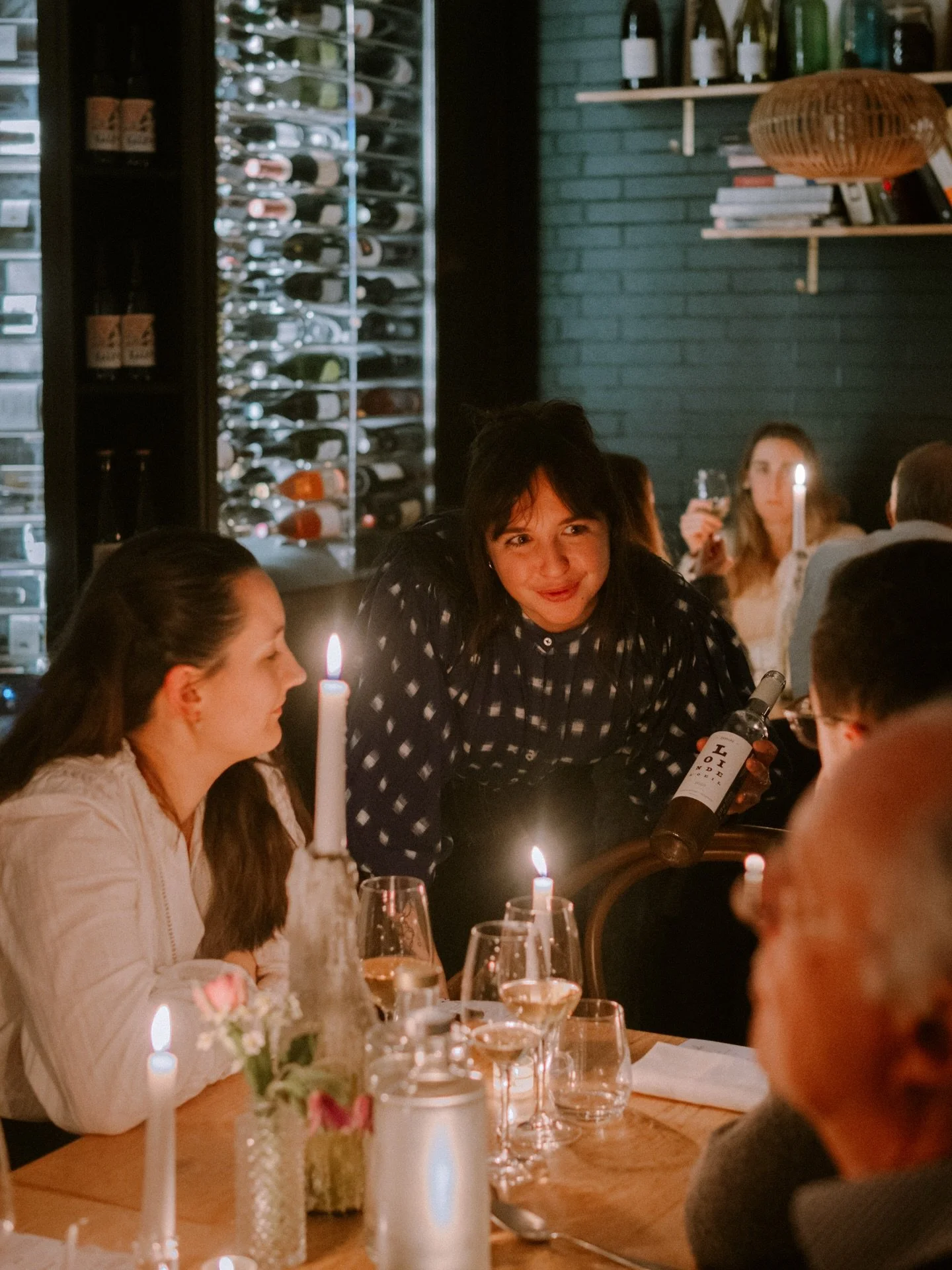 Hors Lieux #3 | L&rsquo;accord mets et vins par @inesfleurot  
J&rsquo;ai rencontr&eacute; In&egrave;s lors de l&rsquo;&eacute;dition chez @cecile.toulouse pendant laquelle je l&rsquo;ai vue raconter et partager le vin comme elle l&rsquo;aime: de man