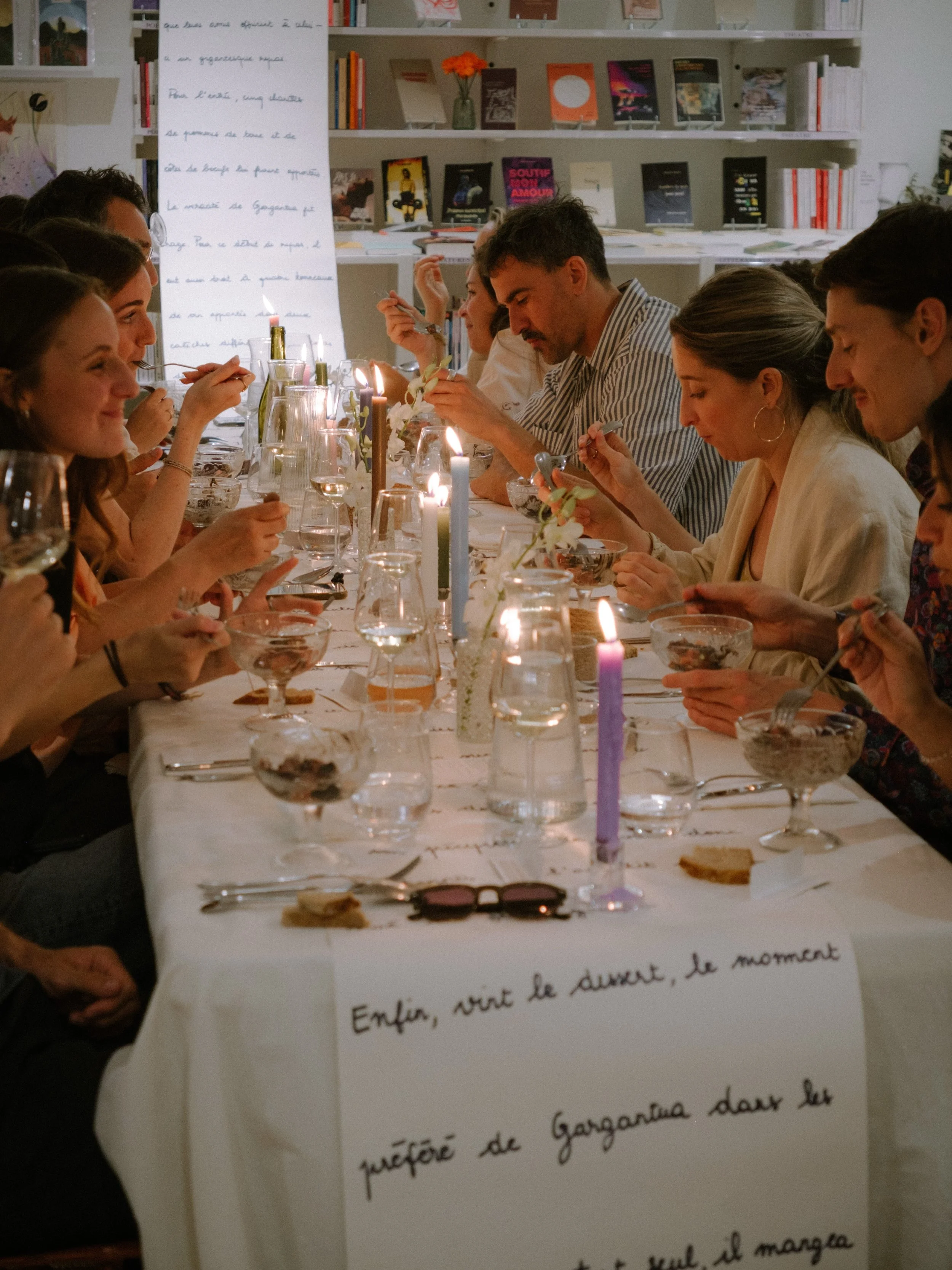 D&icirc;ner entour&eacute;.e de livres et au milieu d&rsquo;une librairie ✔️

C&rsquo;&eacute;tait mercredi et jeudi soir &agrave; @la.librairie.toulouse avec @_nicolas_cazenave en cuisine pour la 4&egrave;me &eacute;dition des d&icirc;ners Hors Lieu